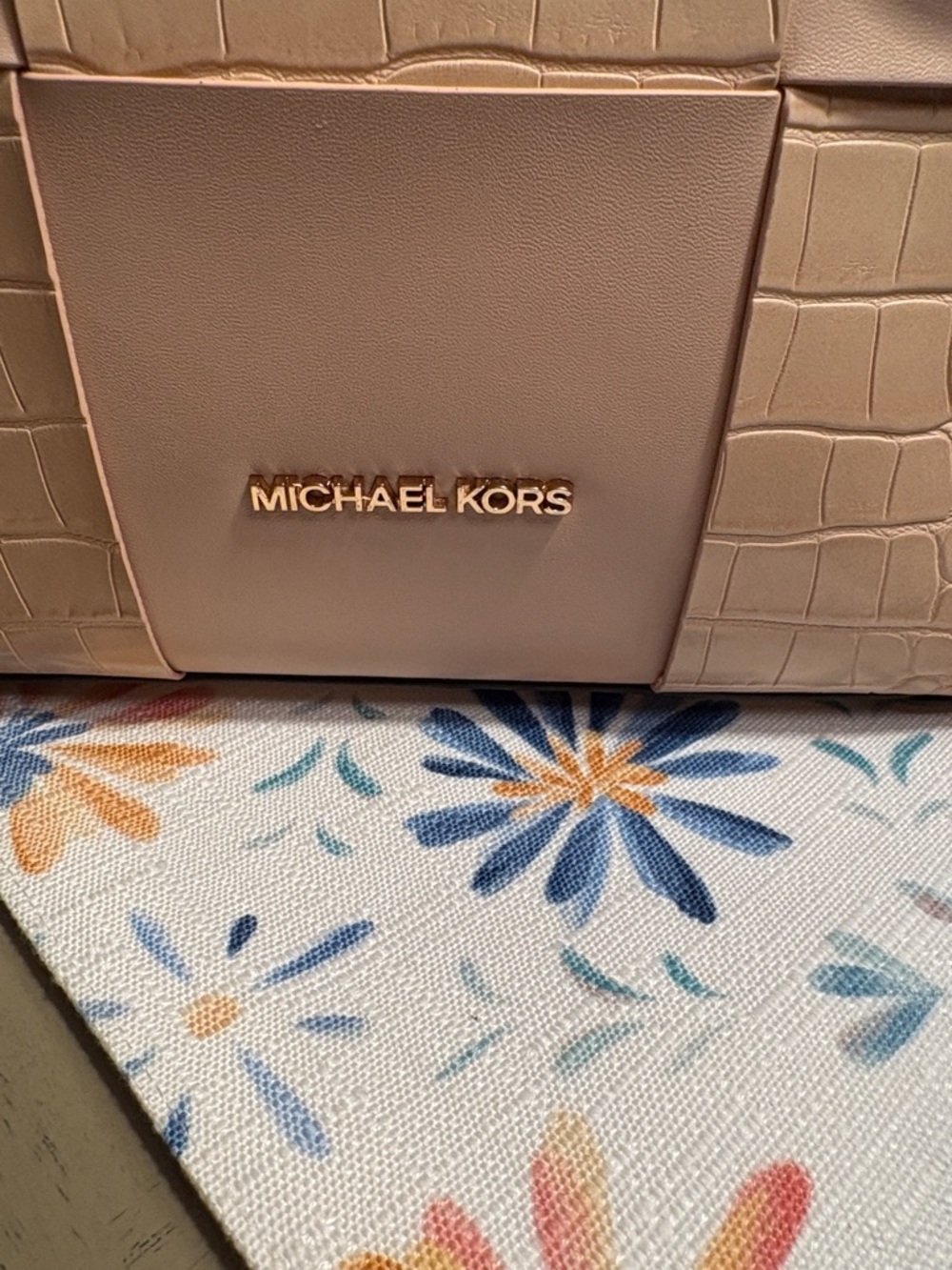 Michael Kors Blush Pink Leather Shoulder Bag with Gold Logo - Picture 2 of 6